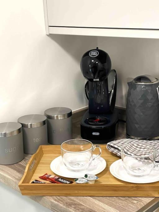 Modern Flat Near Train Station With Free Parking Appartement CBG Buitenkant foto