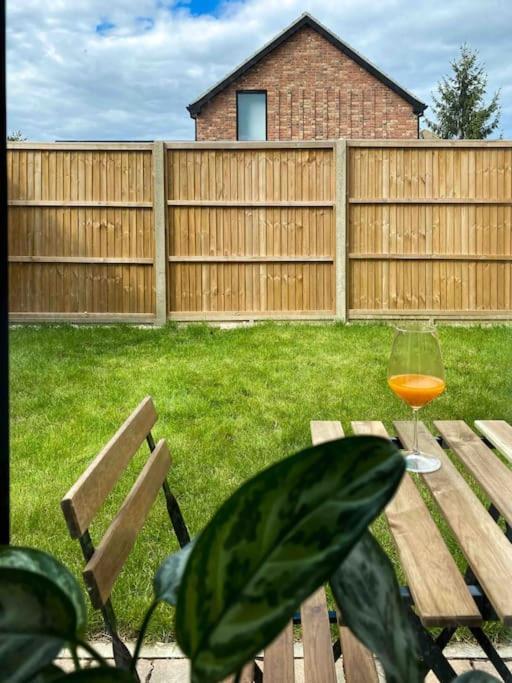 Modern Flat Near Train Station With Free Parking Appartement CBG Buitenkant foto